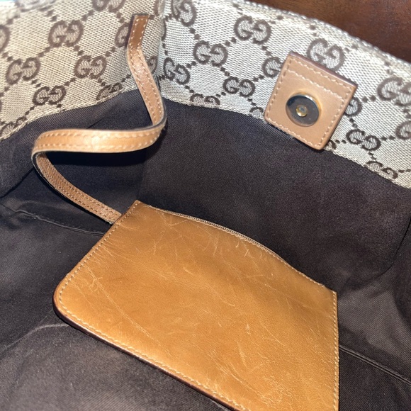 Gucci Beige and Brown Shoulder Bag - Picture 10 of 16